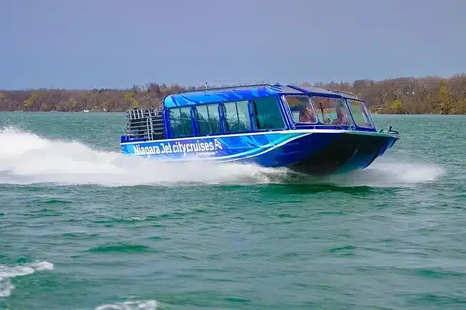 El barco Whirlpool en las Cátaras del Niagara